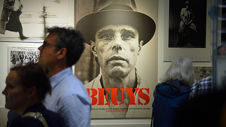 Impression aus der Ausstellung „Beuys. Printed Matters“ (Foto: Museum Butzbach)