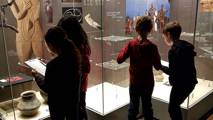 Kinder in der Dauerausstellung (Bild: Wetterau-Museum)