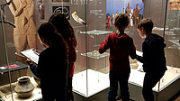 Kinder in der Dauerausstellung (Bild: Wetterau-Museum)