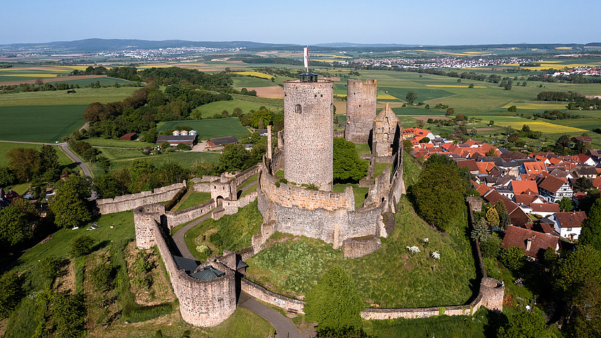 Die imposante Burgruine Münzenberg (Foto: Staatliche Schlösser und Gärten Hessen, Michael Leukel)